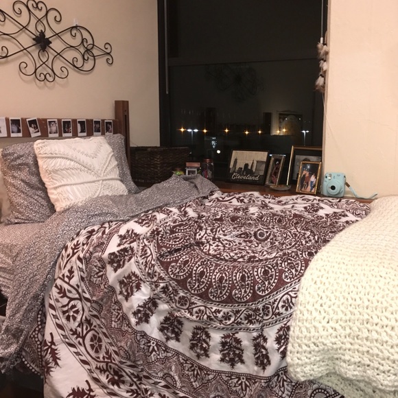 Urban Outfitters Other - Urban Outfitters Twin XL Comforter Set